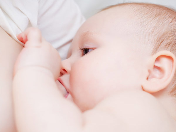 https://www.aafp.org/content/dam/AAFP/images/patient-care/content/breastfeeding_20.jpg