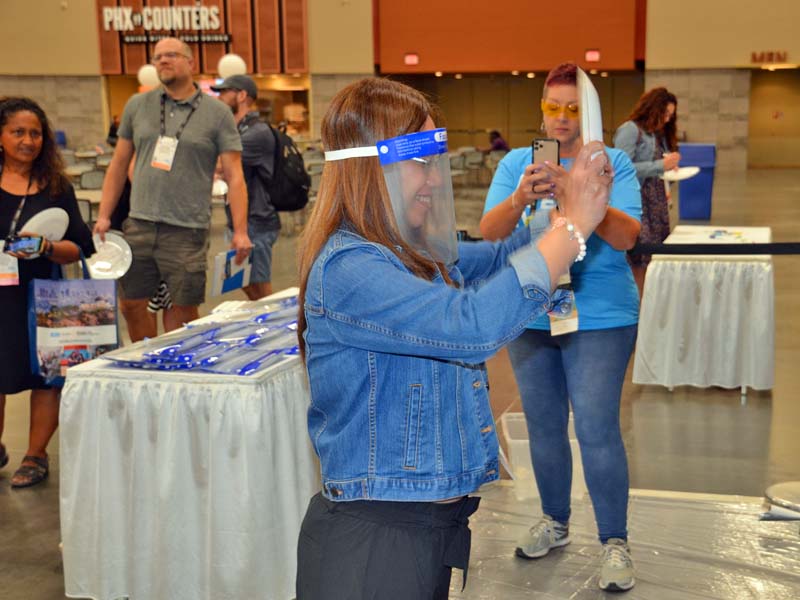  Joy Martinez, M.D., prepares to toss her plate