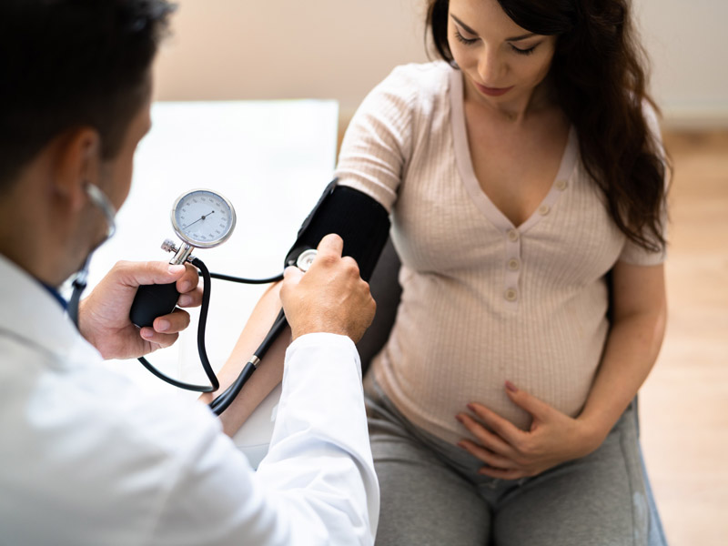 Doctor with pregnant patient